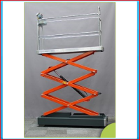 Pipe rail trolley BENOMIC, triple hydraulic scissor, hydraulic lifting wheels, vulkolan driving roller, operation pole on platform 190x42cm + 1 foot switch, 0,37kW motor. Incl. toolbox, 24V power socket and battery indicator. Height platform 63-350cm, inc